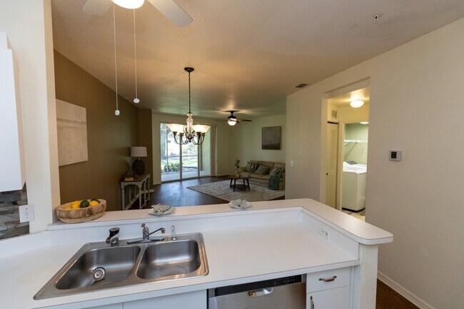 Building Photo - 12040 Summergate Cir