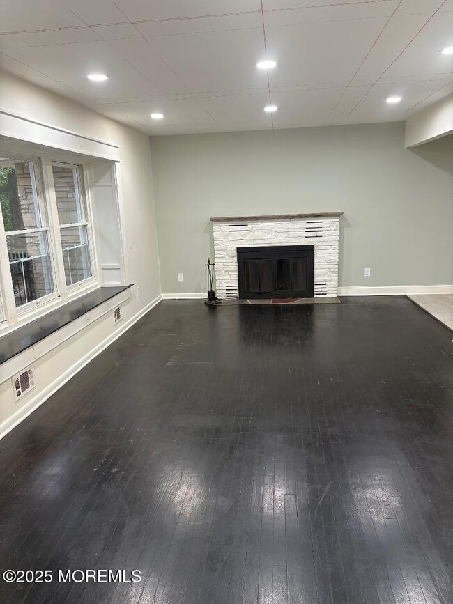 Building Photo - 297 Cambourne Dr