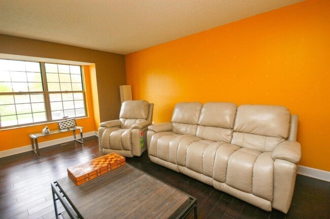 Building Photo - 1310 Abbeyhill Dr