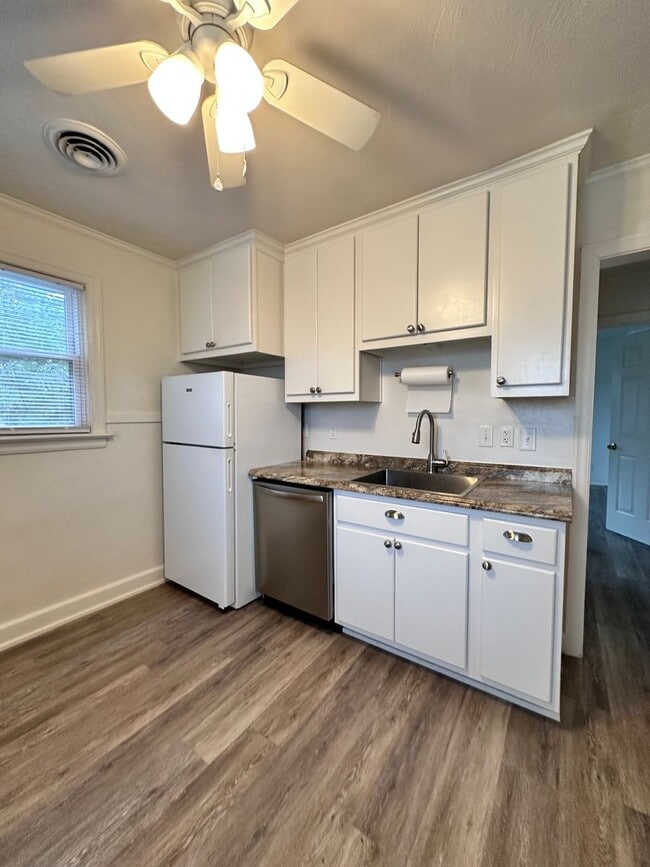 Building Photo - Willoughby Apartment-2 Bedroom