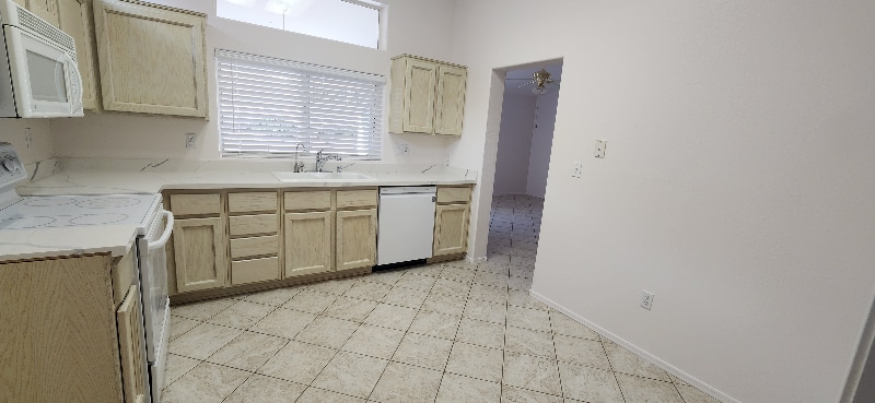 Building Photo - 2549 Lotus Hill Dr