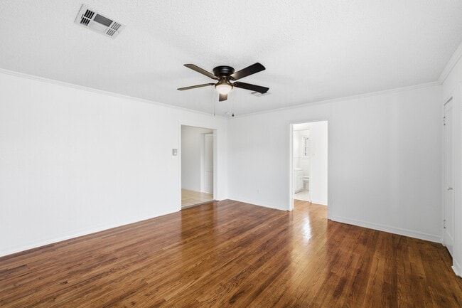 Building Photo - 4020 Maple Ave