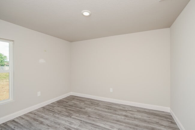 Building Photo - 332 Garbelmann St