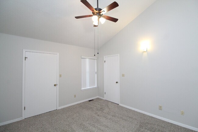 Building Photo - Brookside Townhome with Downstairs Bedroom, Updated Kitchen, and Access to Pool & Tennis