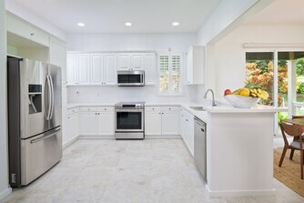 Building Photo - 1102-1102 Olani St