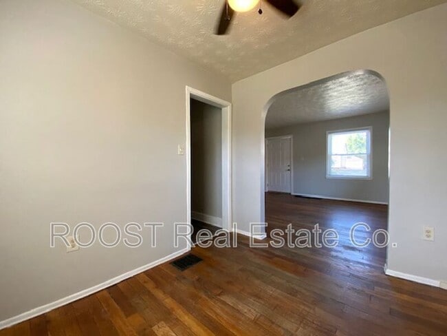 Building Photo - 875 E McCreight Ave