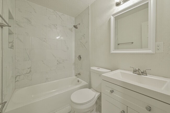 Building Photo - 3732 NW 26th St