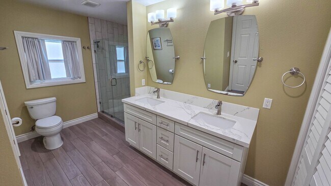 Building Photo - 16129 Sunny Ct