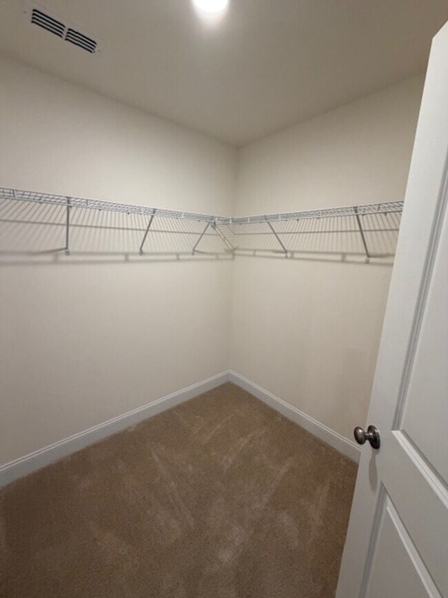 Building Photo - Mebane / Townhouse