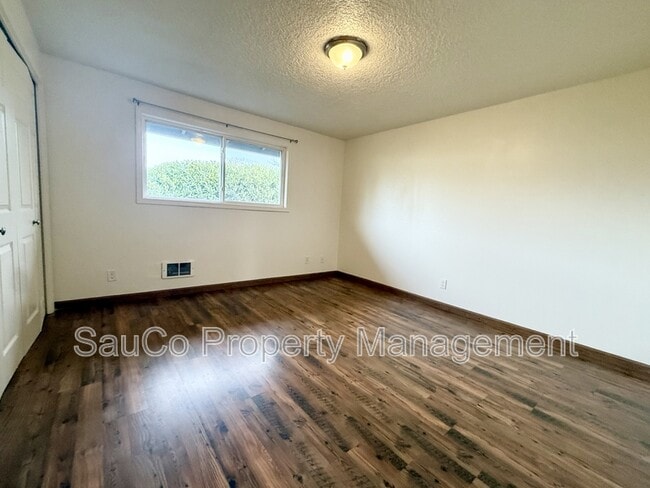 Building Photo - 425 S 8th St