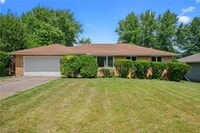 Building Photo - 333 E Ridgewood Dr