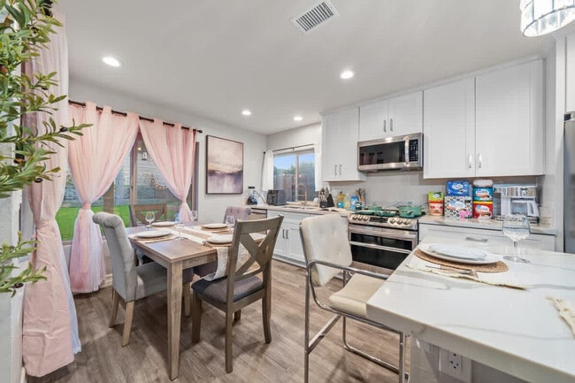 Building Photo - 13075 Old West Ave