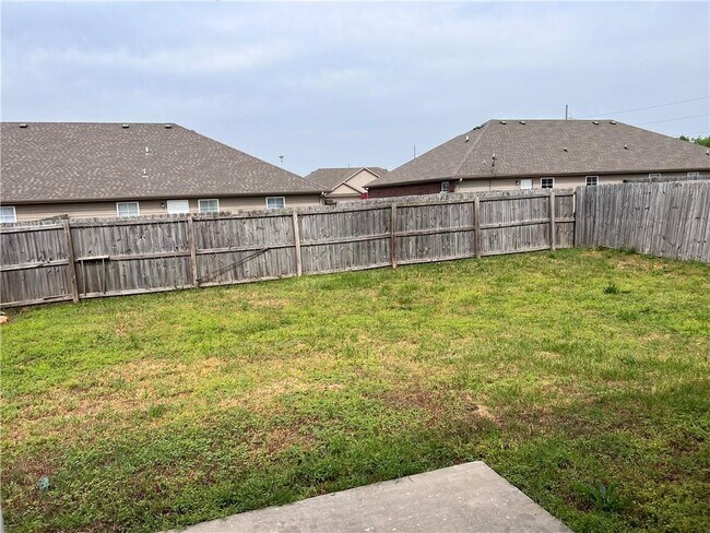 Building Photo - 140 Sage St