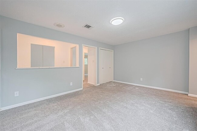 Building Photo - 2107 Shadowbriar Dr
