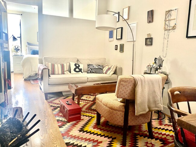 Building Photo - 245 W 115th St