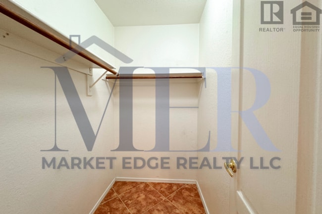 Building Photo - 3Bed/2Bath House at Arrowhead Lakes! $199 MOVE-IN SPECIAL! Ready for Immediate Move-In!