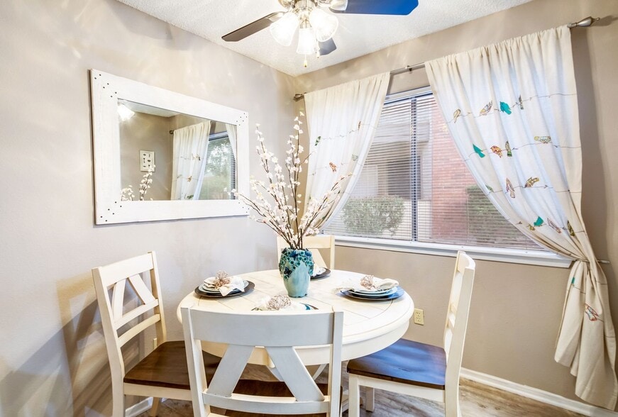 Building Photo - 701 W Longspur Blvd