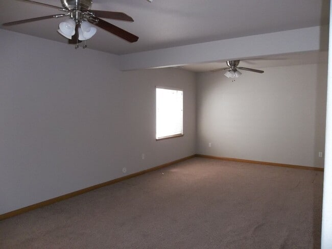 Building Photo - Beautiful 5 Bedroom Home in Heart of Loveland