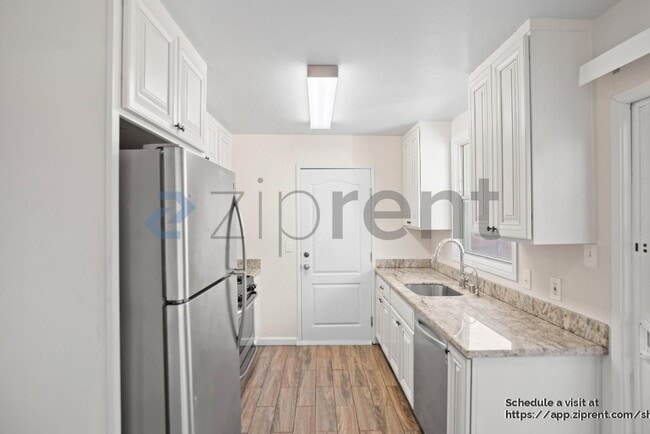 Building Photo - 431 42nd St