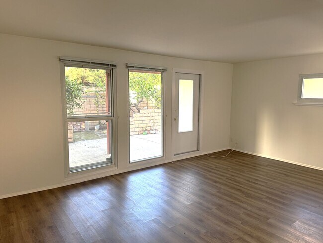 Building Photo - Rees