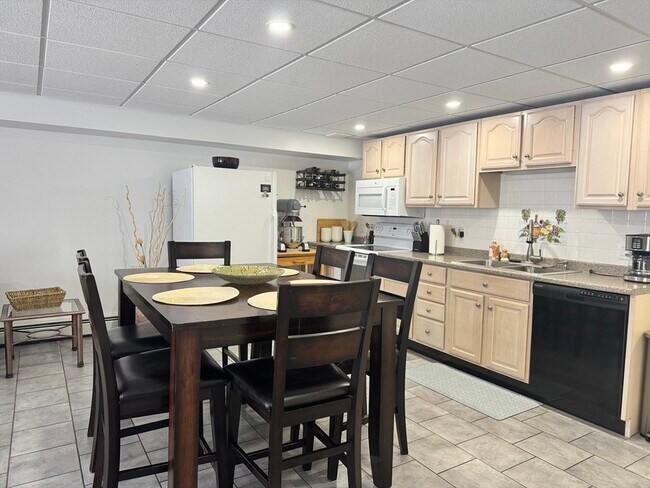 Building Photo - 6 St Anthonys Ln