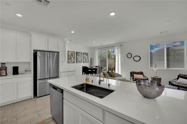 Building Photo - 8907 Roadrunner Ravine St