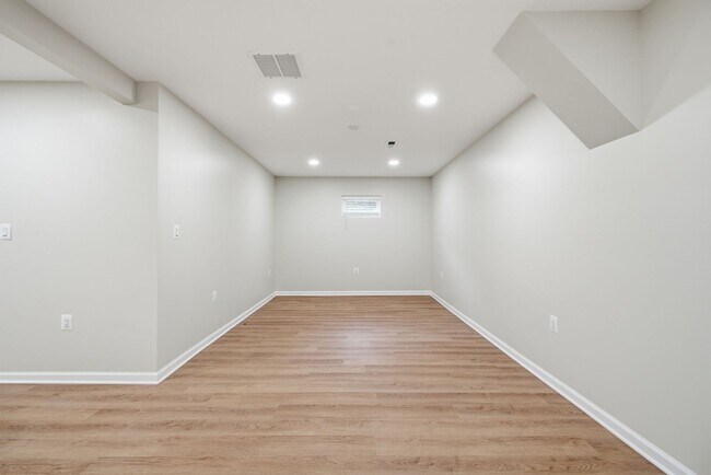 Building Photo - 18 Grandin Cir