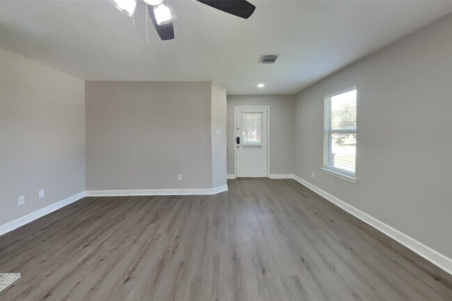 Building Photo - 7718 Balsam Crossing Ln