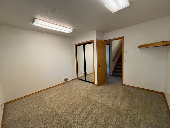 Building Photo - Stunning 3 Bed/ 2.5-Bath Home on the River...