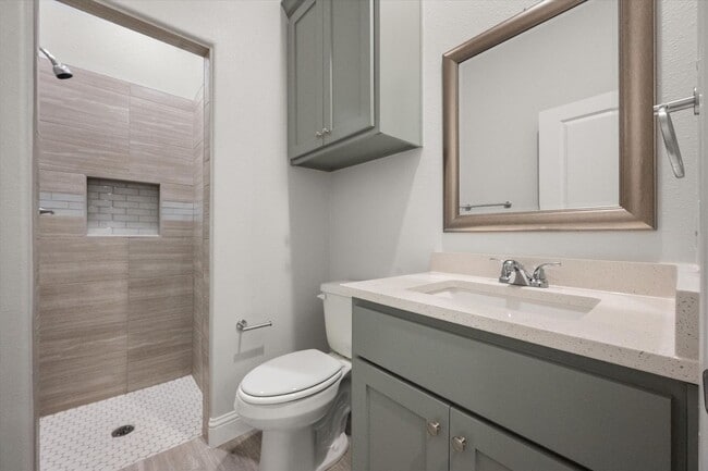 Building Photo - Brand New Luxury Townhouse in West Arlington