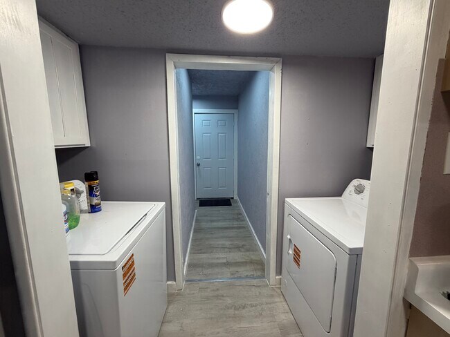 Building Photo - 110 Cimarron Ln