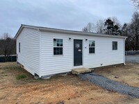 Building Photo - 2 BED, 1 BATH LOCATED ON RANDLEMAN RD