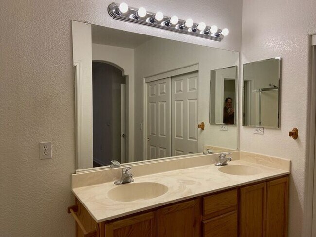 Building Photo - Sparks Single Story Home Near Red Hawk Golf Course