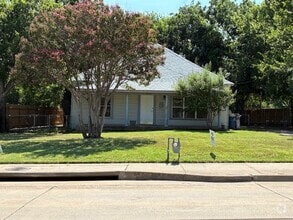 Building Photo - 312 N Main St