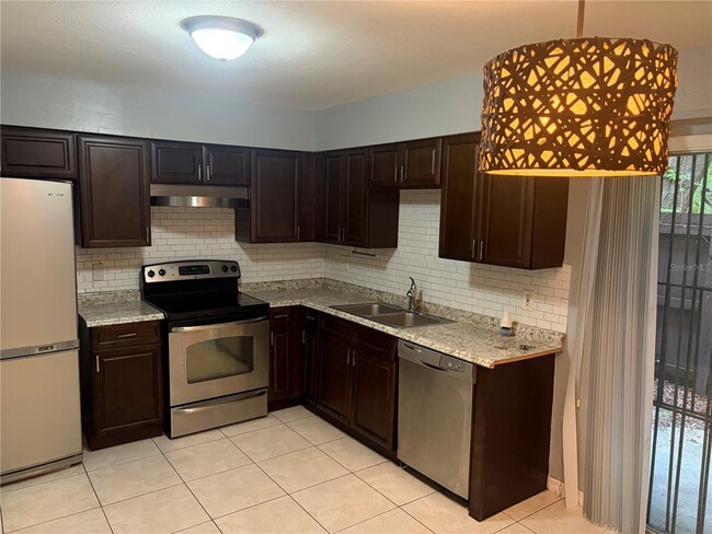 Building Photo - 1800 Warringwood Dr