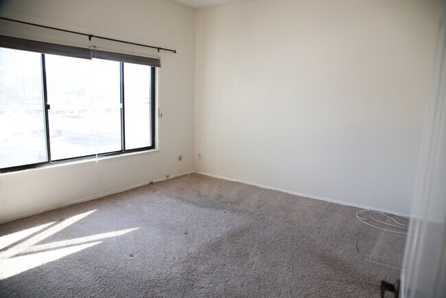 Building Photo - 10945 Hortense St