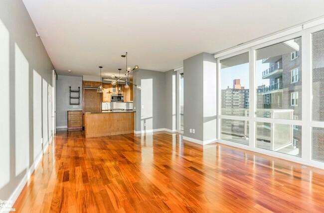 Building Photo - 640 W 237th St