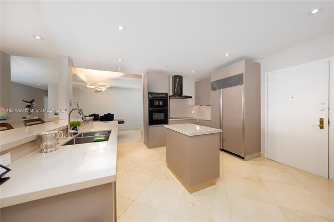 Building Photo - 9559 Collins Ave