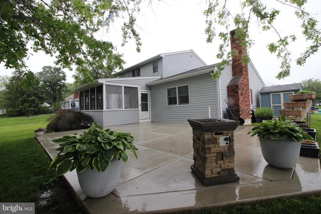 Building Photo - 336 Cowpath Rd