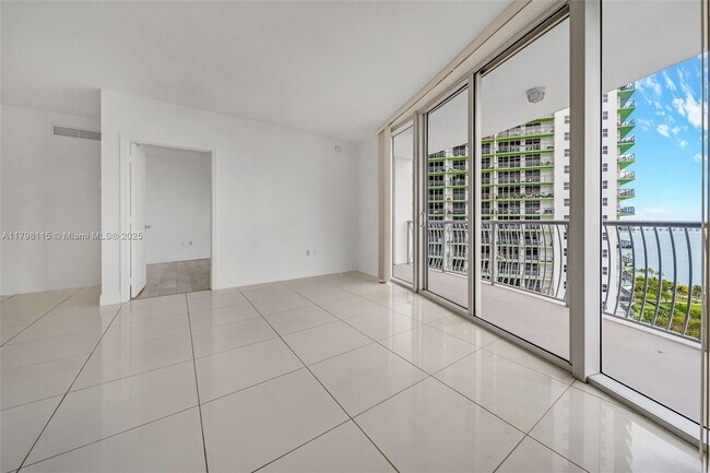Building Photo - 1750 N Bayshore Dr