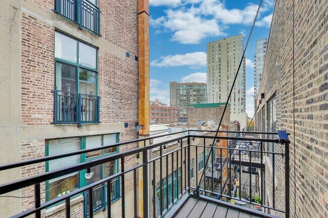 Building Photo - 375 W Erie St