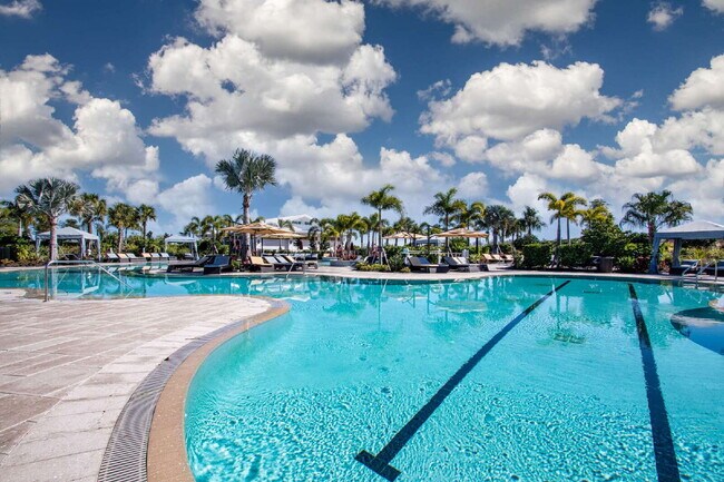 Building Photo - Spacious 5-Bed Retreat with Granite Elegance in Lakewood Ranch