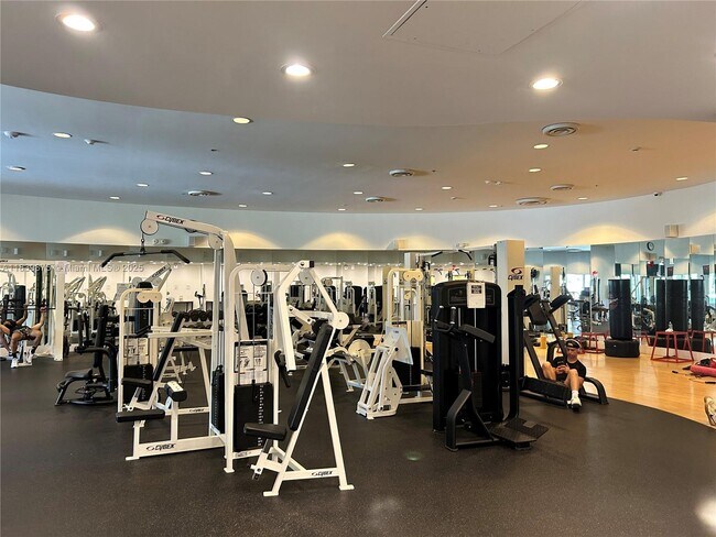 Building Photo - 5600 Collins Ave