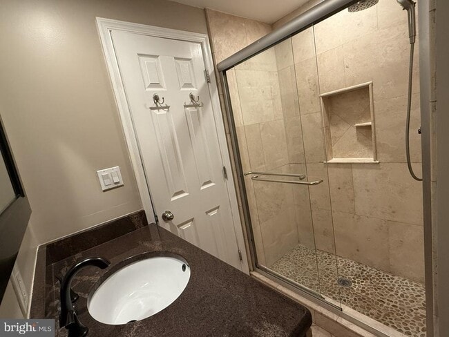 Building Photo - 4937 Americana Dr