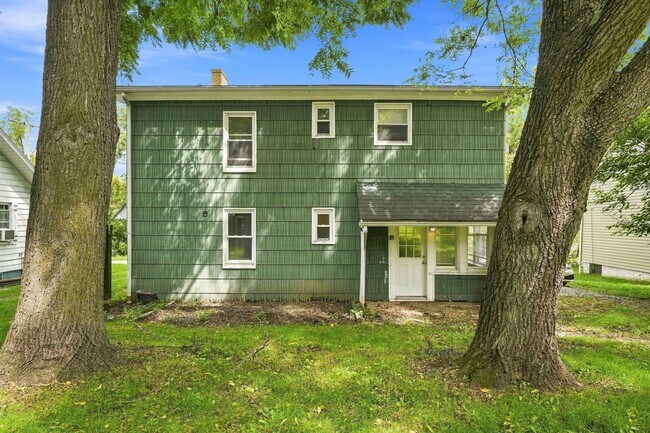 Building Photo - 319 Agnew Rd