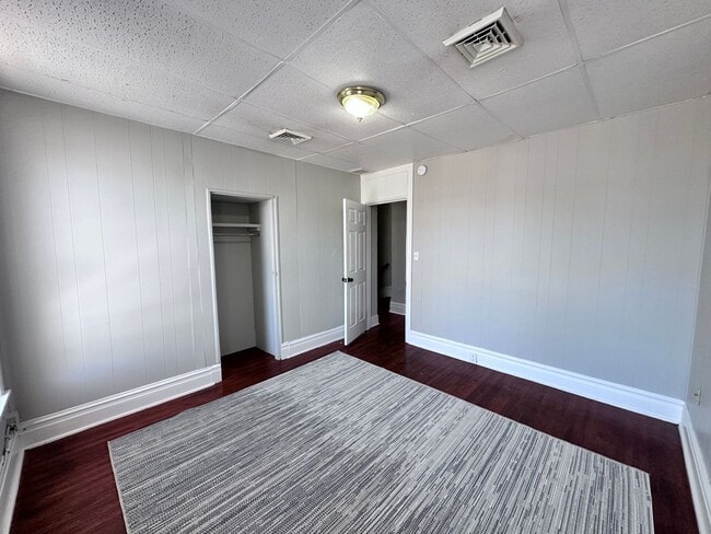 Building Photo - 2 W Stiegel Street