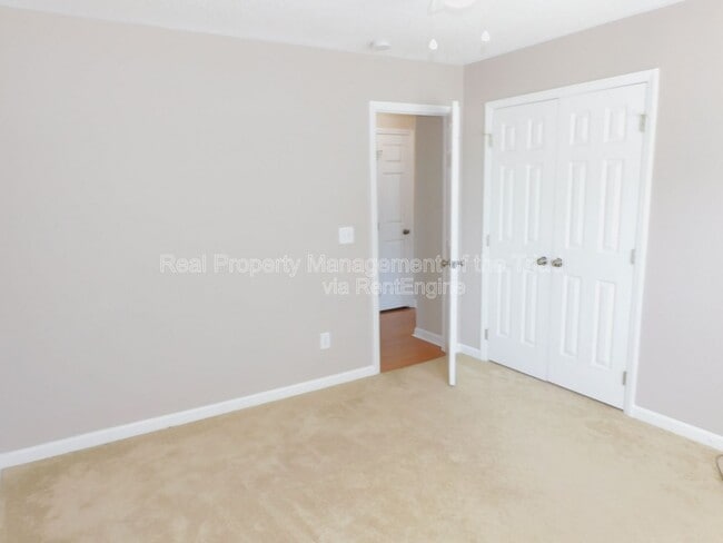 Building Photo - 2988 Butterwood Dr