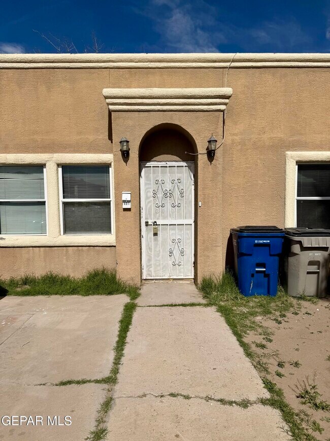 Building Photo - 601 Lomaland Dr