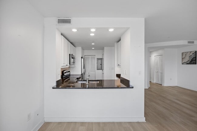 Building Photo - 600 Harbor Blvd