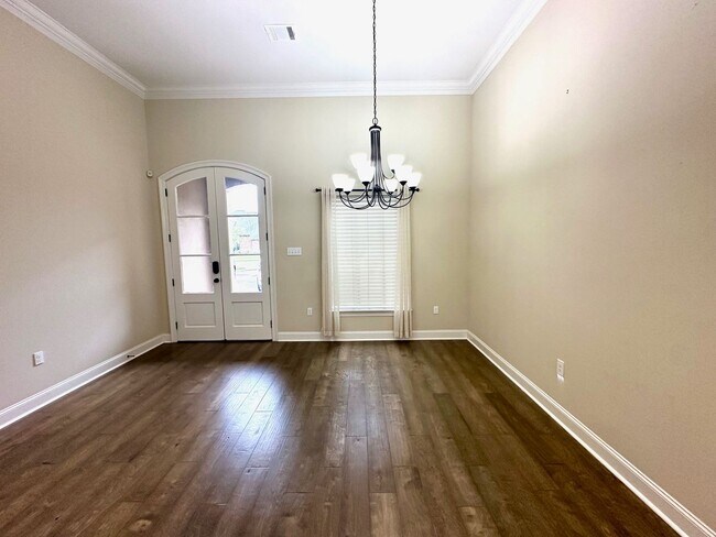 Building Photo - 43283 Pond View Dr